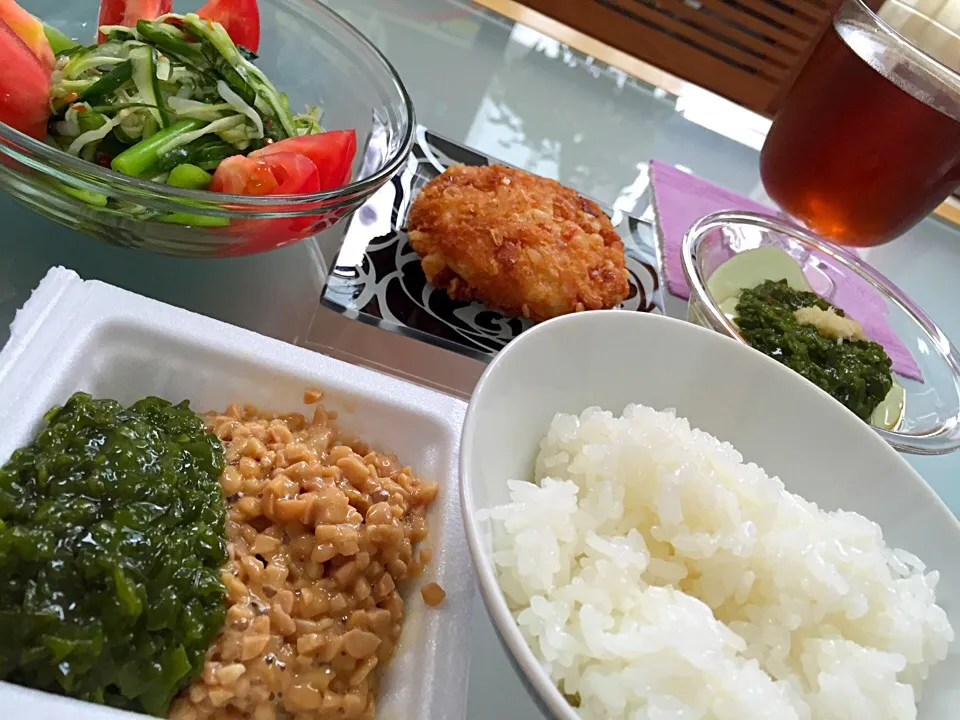 Snapdishの料理写真:生めかぶが安かったので、めかぶだらけランチ♪|Tomomi Booさん