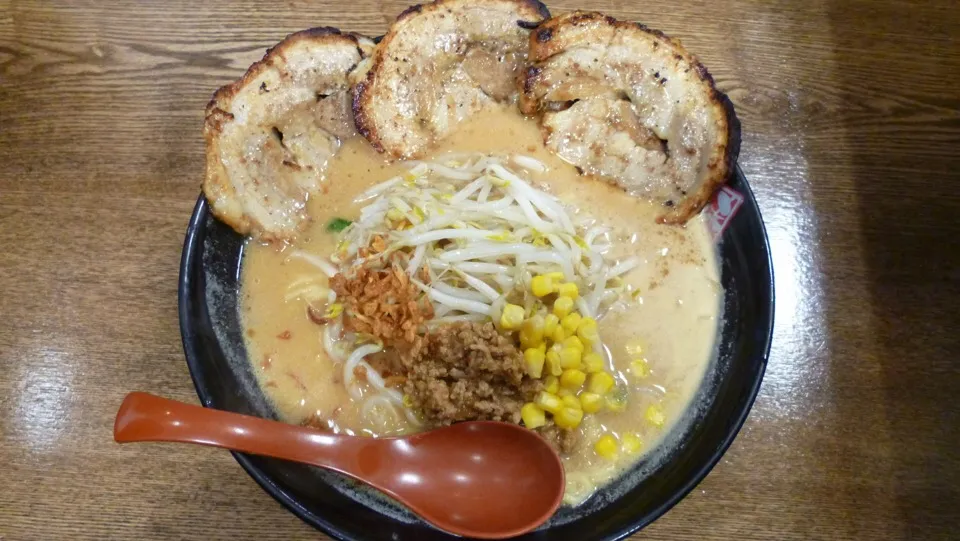 お初です。北海道味噌濃 ／味噌漬け炙りチャーシュー(厚)麺 大盛り @千葉|THE SUNSEAさん