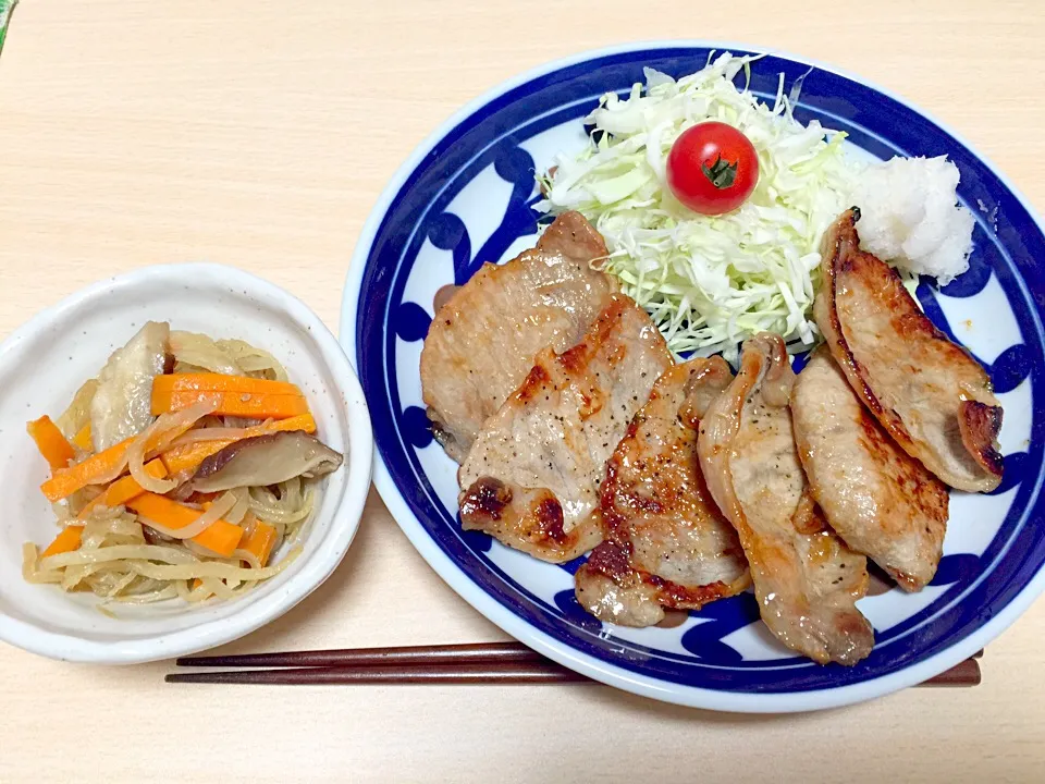 大根にんじん椎茸のごま油炒め、豚の生姜焼き✧*|Makiさん