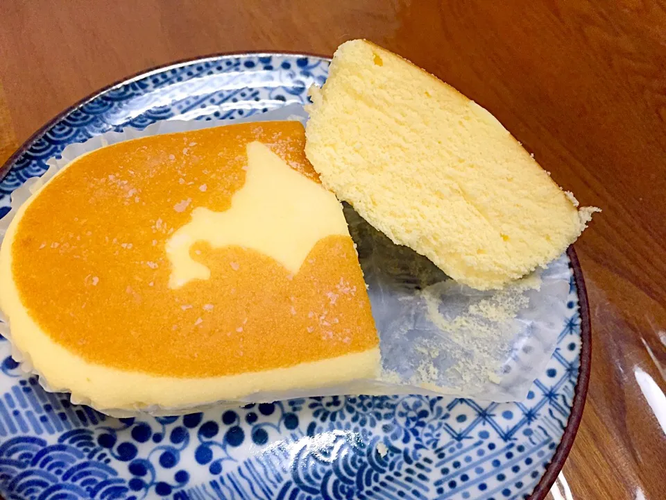 チーズ蒸しパンを凍らせるとチーズケーキになるらしい！(((o(*ﾟ▽ﾟ*)o)))|なちこさん