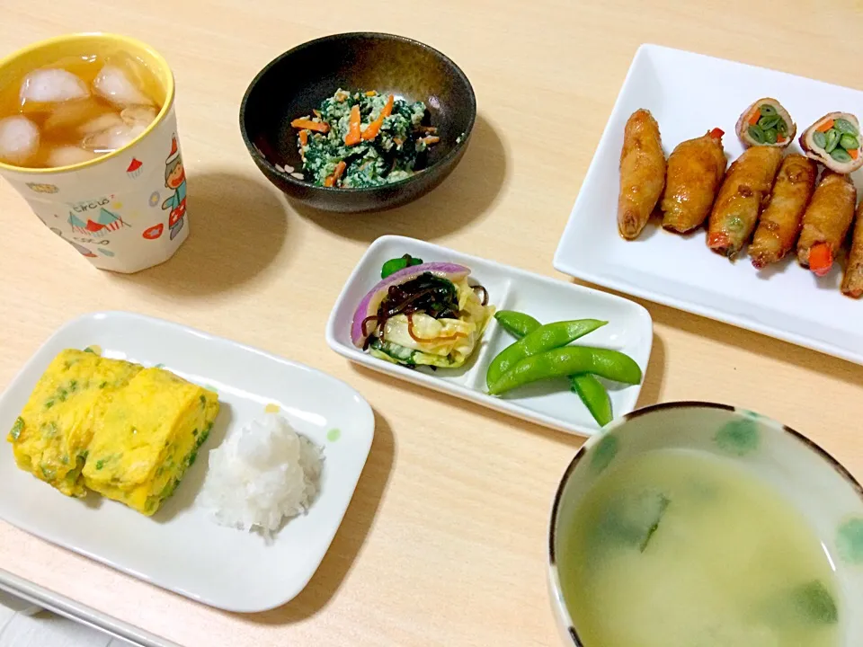 Snapdishの料理写真:野菜の肉巻き、ネギ入り卵焼き、紫玉ねぎとキャベツの塩昆布漬け、白和え、枝豆|りょうさん