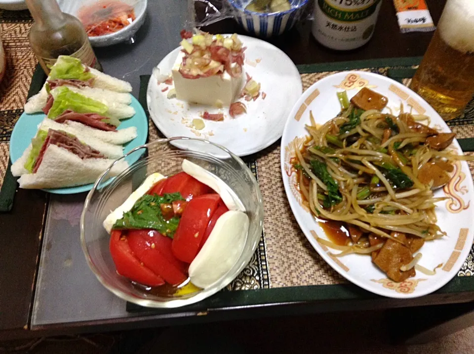 Snapdishの料理写真:和風カブレーゼ＆レバもやし炒め＆冷奴|まぐろさん