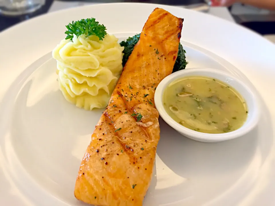 Grill salmon|mee aphipongさん