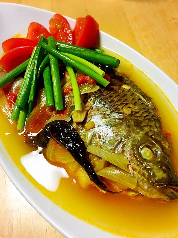 Sinigang sa Kamatis na Tilapia (tilapia soup in tomatoes)|Laarni Nabongさん