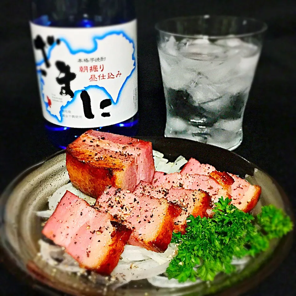 今宵の一酒一肴『芋焼酎ざまに』と『ベーコンブロック』|ち〜おんさん