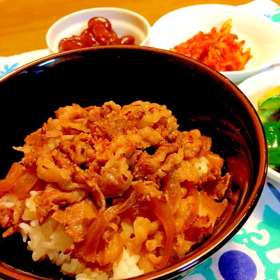 Snapdishの料理写真:牛丼で夕食🍚🍚🍚🍚🍚🍚|かずみさん