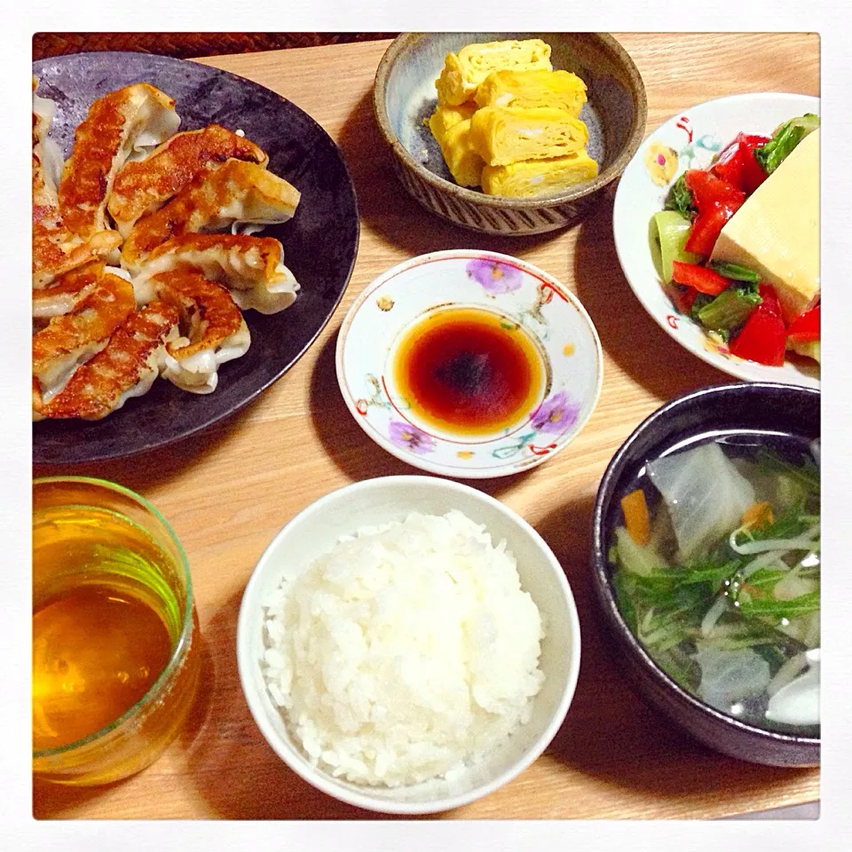 餃子／玉子焼き／豆腐と青梗菜とトマトのサラダ／中華風野菜スープ|mogwaiさん