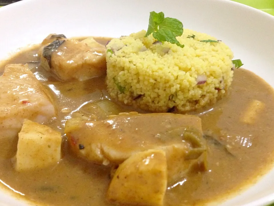 Snapdishの料理写真:Homemade Fish Curry w/ Moroccan Couscous|marcelabruggerさん