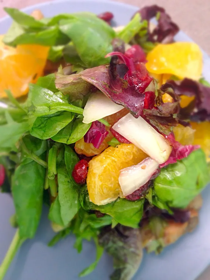 Snapdishの料理写真:Mixed green citrus salad|robyn leeさん