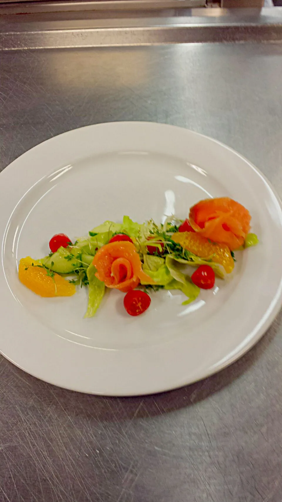 smoked salmon garden salad with orange relish|Adee Subiyawanさん