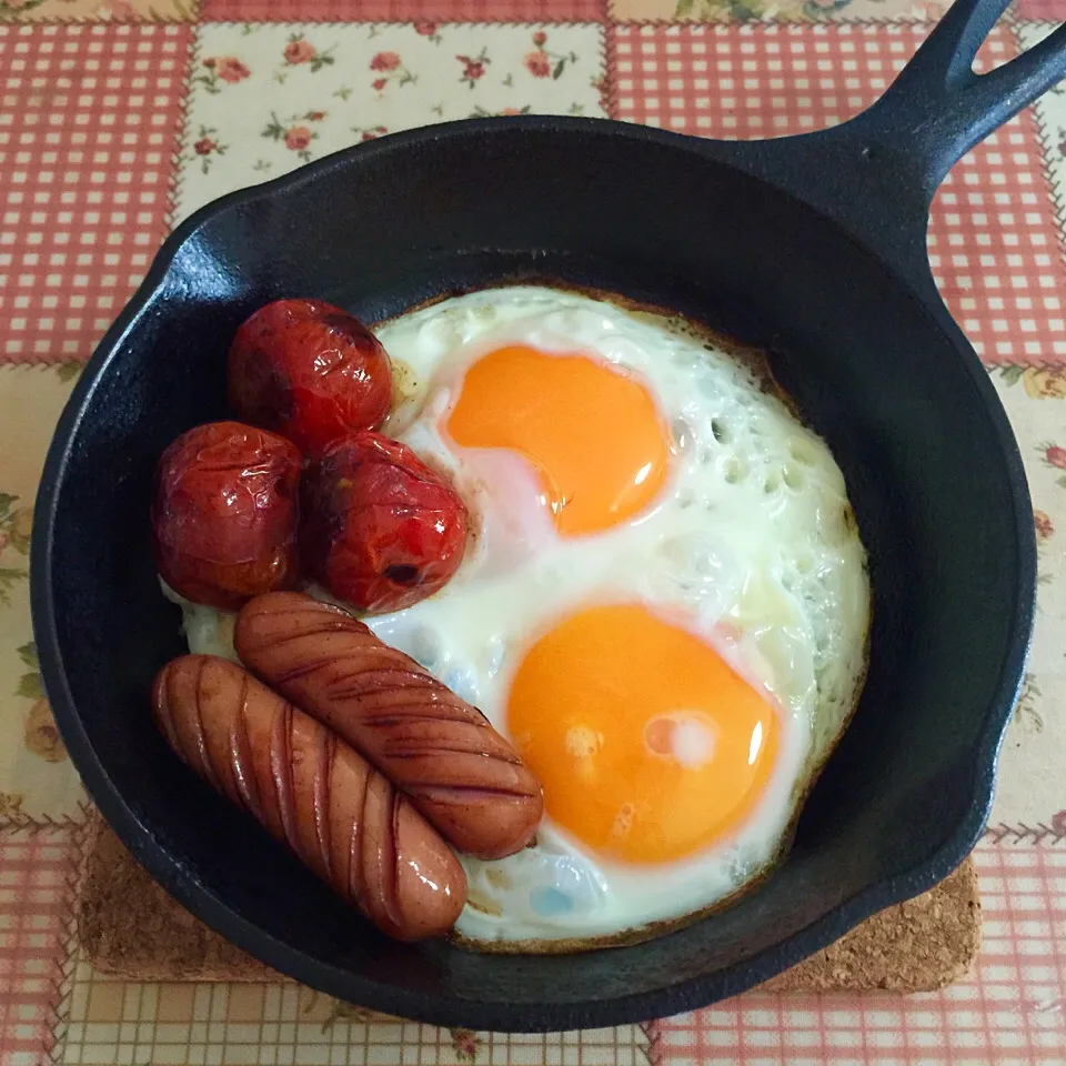 ロッジのスキレットde最強の朝飯🍳|＊ゆみしぼり＊さん