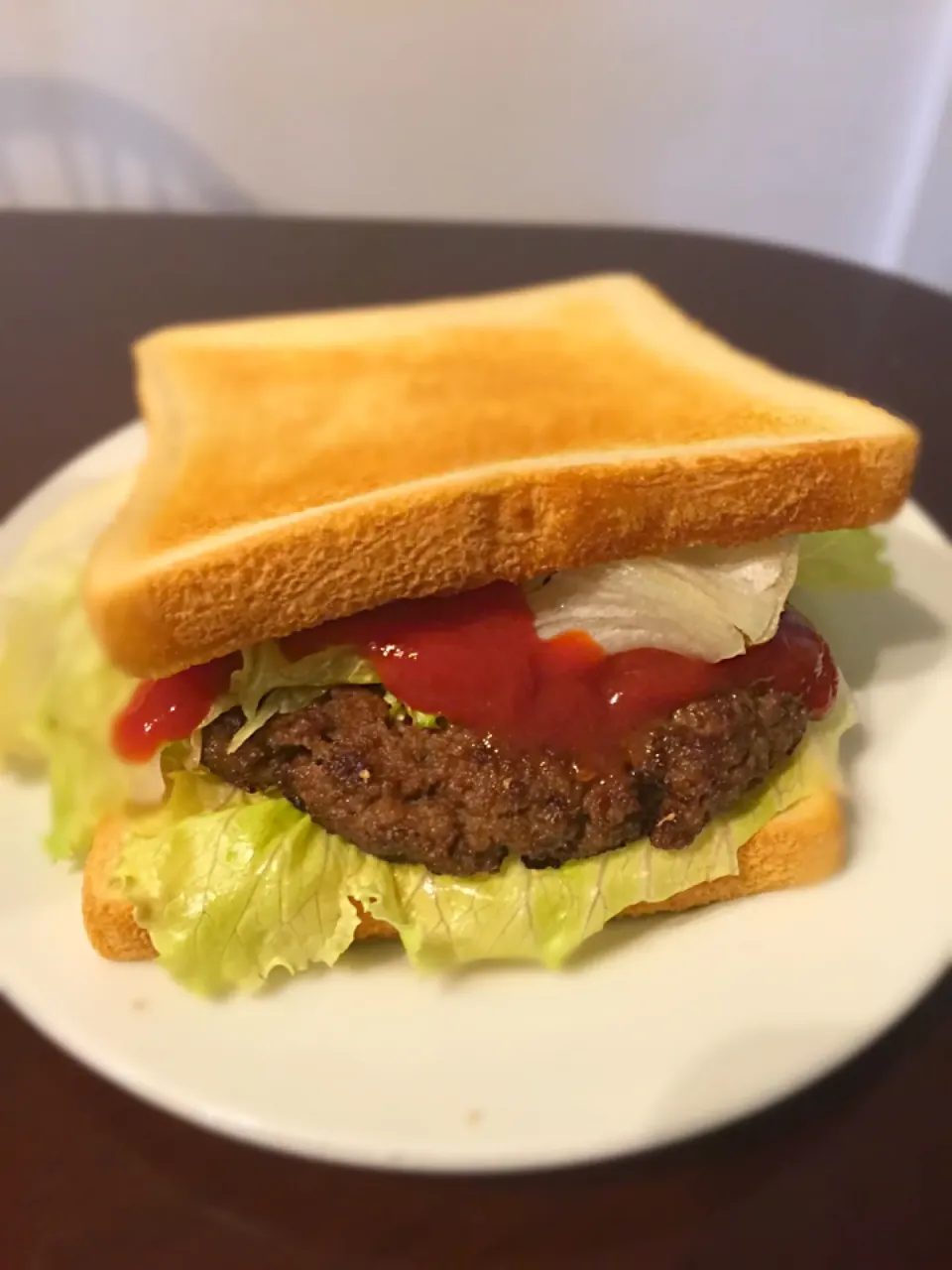 Snapdishの料理写真:休日の朝のサンドイッチ  ハンバーグ レタス|Excellone Luckfieldさん