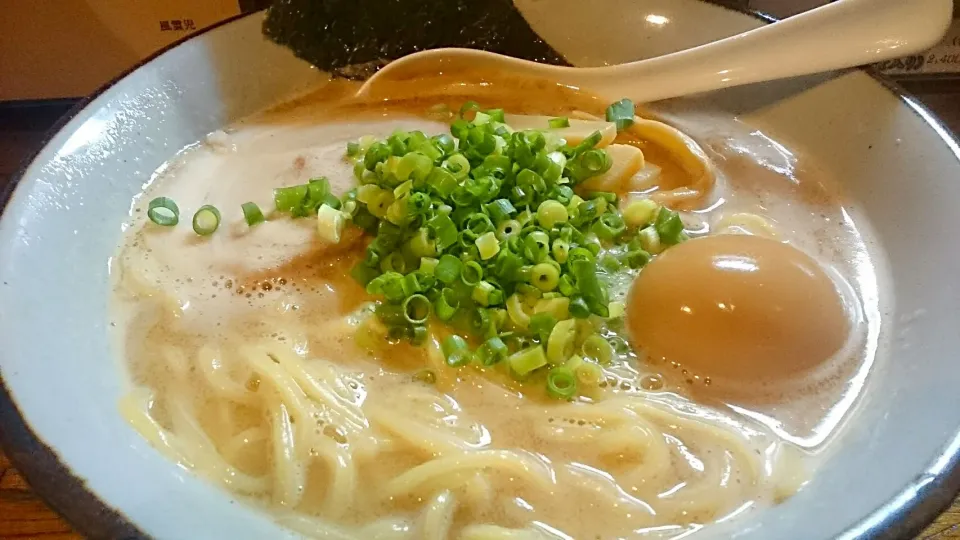 風雲児 の らーめん(大盛無料)+味付玉子 ＠新宿|大脇さん