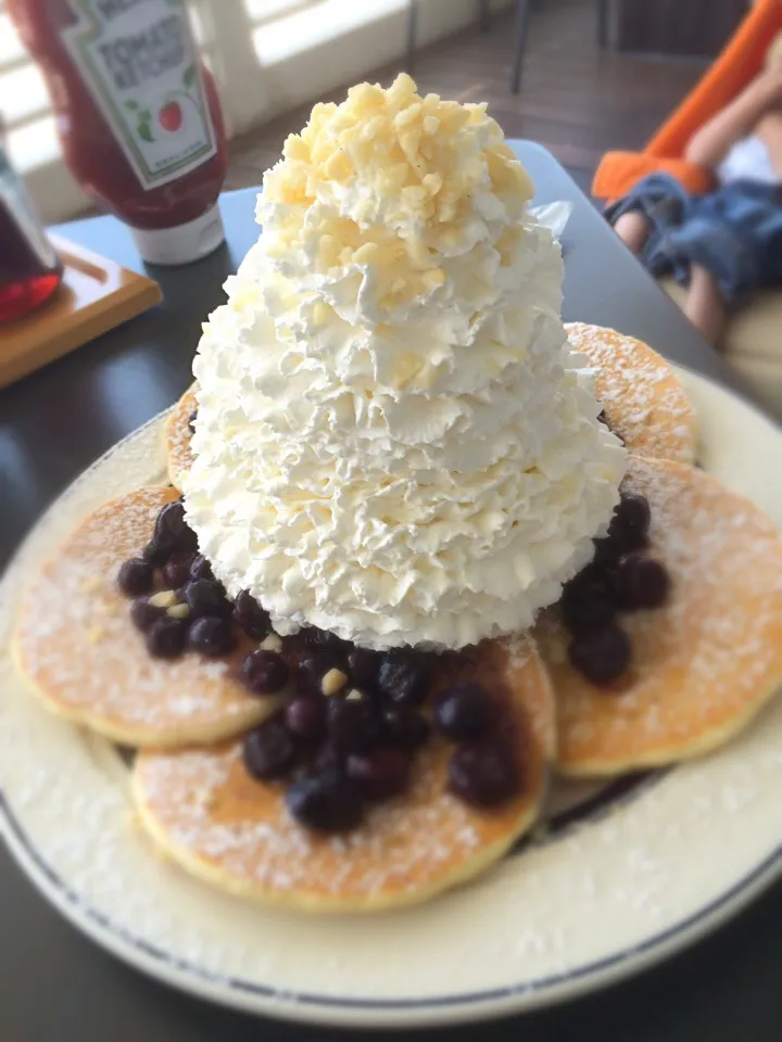 Snapdishの料理写真:ブルーベリーパンケーキ|ぐーぐーCobeさん