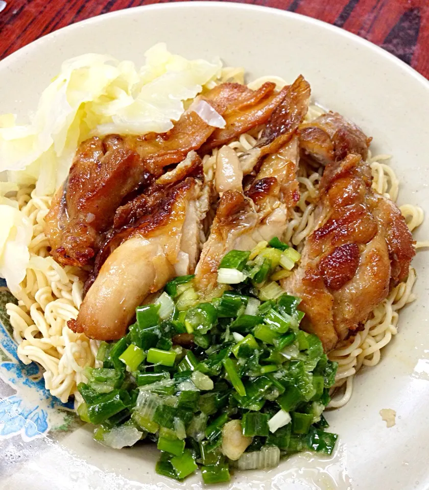 Snapdishの料理写真:Chicken chop noodles at Lan Fong Yuen, Hongkong|coxiella24さん