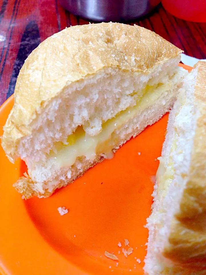 Snapdishの料理写真:Crispy bun with condensed milk@Lan Fong Yuen, Hongkong|coxiella24さん