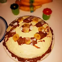 Snapdishの料理写真:carrot 🌻 Cake buttercream frosting on top. ..pecan & cinnamon bun whipped cream between the layers of the two rounds...|klaireさん