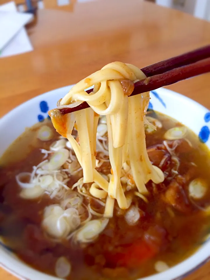 （有）アワセそばさんの沖縄そばに残り物のカレーをトッピして沖縄カレーそばに❗️ チャンプルー文化に敬意を表しつつ、美味しく頂きました(^o^)/|リフルシャッフルさん