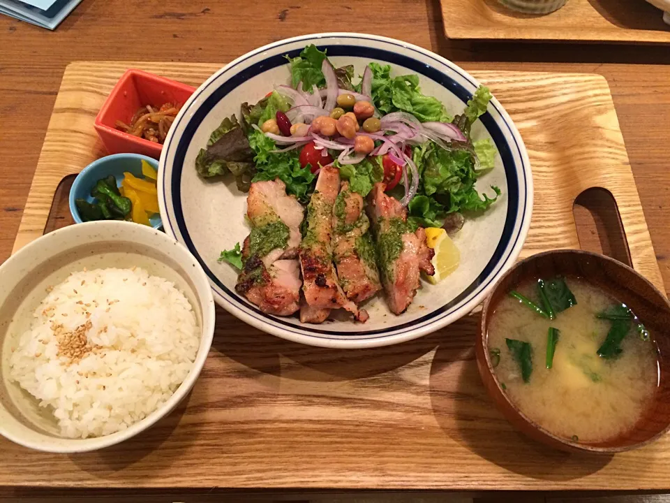 バジルチキン塩麹定食|こいちゃんの夫さん