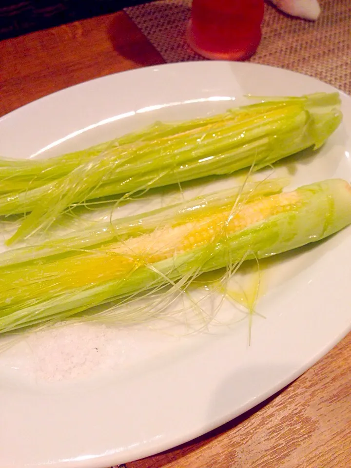 Young corn ヤングコーンyou can eat the whole thing! 全部食べれるの！塩とオリーブオイルでシンプルに🎶 美味しかったぁ！|Tanuさん