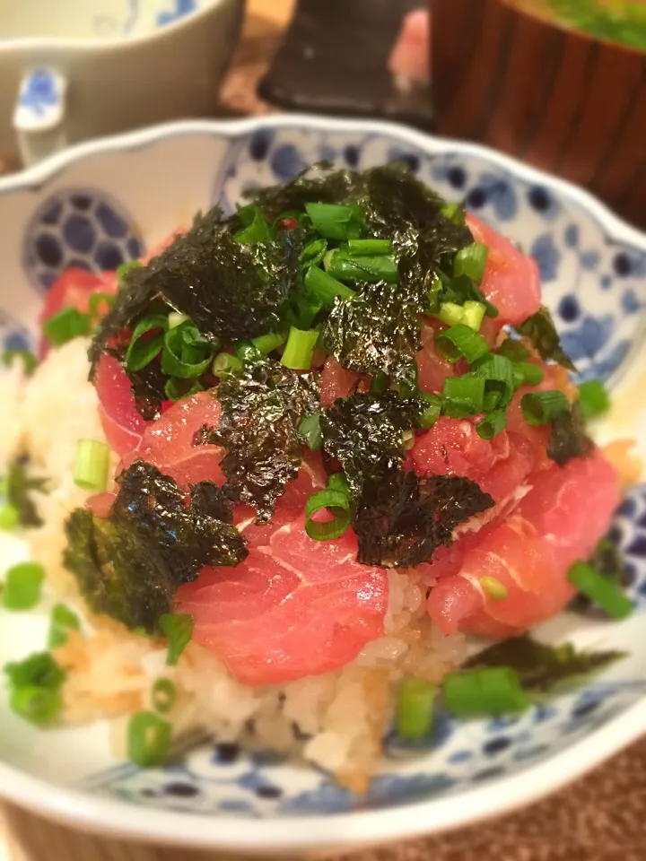 Snapdishの料理写真:うおじんのマグロ切り落としでネギトロ丼！|keitanさん