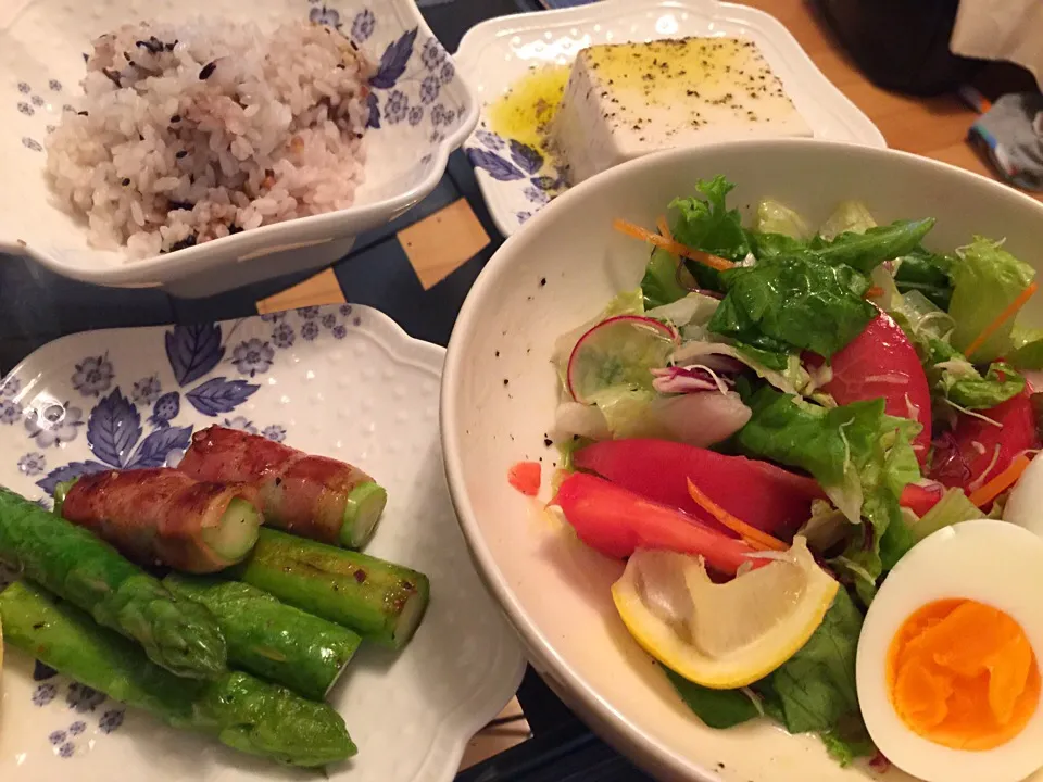 Bacon wrapped Asparagus, baby leaf salad and Tofu olive oil dipped|Ai Yamamotoさん