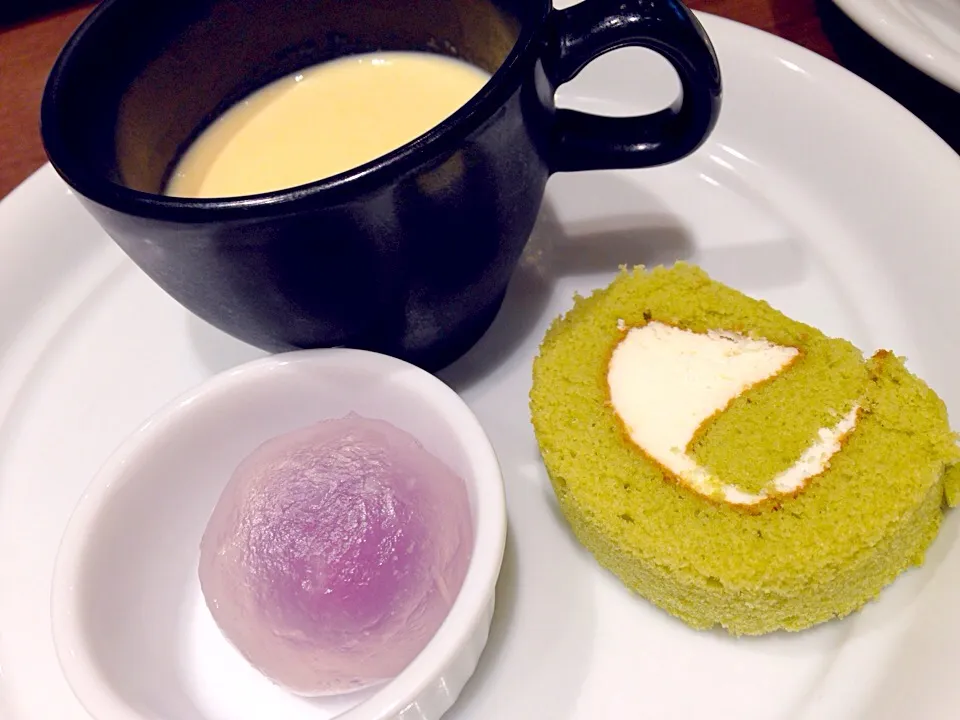 かぼちゃのプリン、抹茶のロールケーキ、葡萄の葛餅|marinaさん