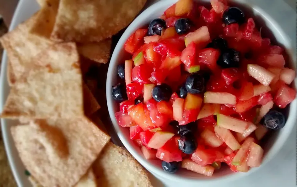 Fruit Salsa w/Cinnamon Sugar Tortilla Chips|erin viozziさん