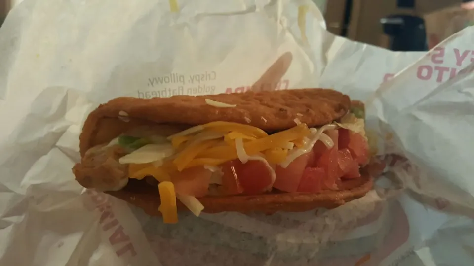 Snapdishの料理写真:Taco Bell chicken chalupa supreme!|Desiree Carmanさん