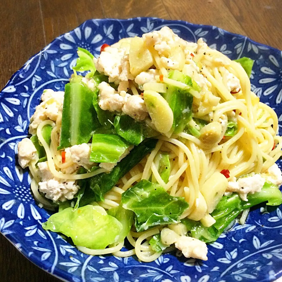 鶏そぼろとキャベツのペペロンチーノ✳︎柚子胡椒味|ゆきっちん(・8・)さん