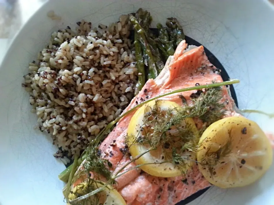 Copper River Salmon with Asparagus and Quinoa|Courtney Alizabet Riess Handelさん