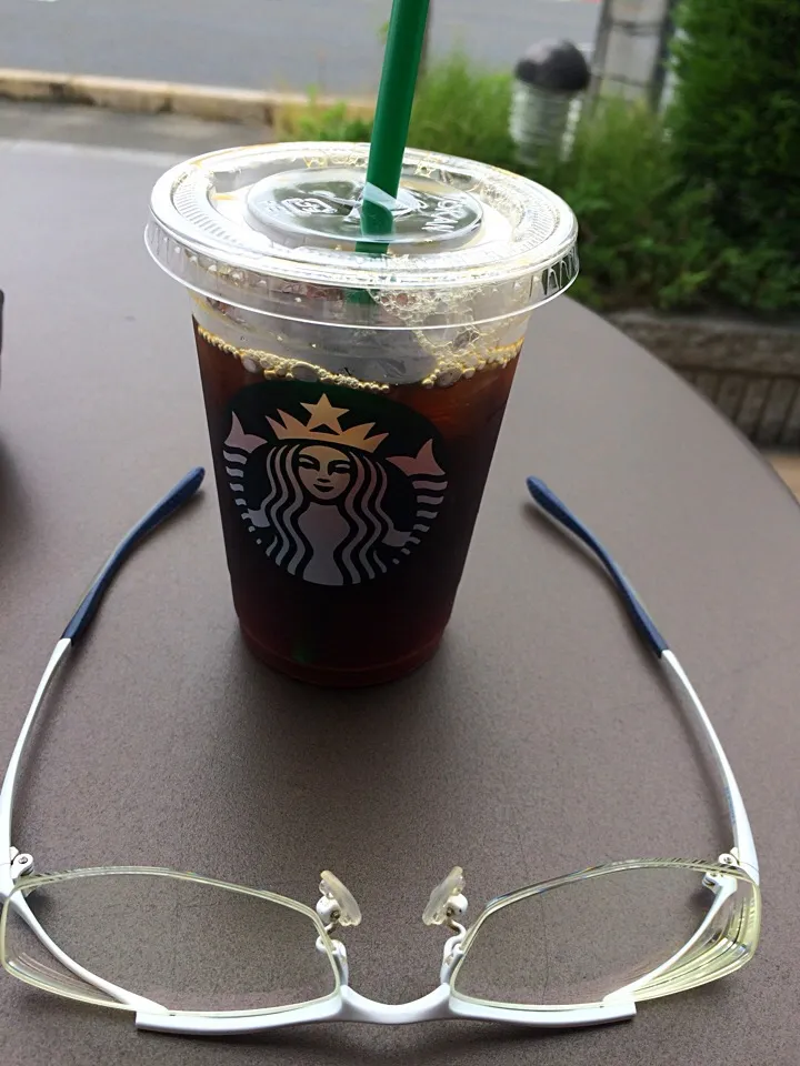 Cycling and ice coffee at Starbucks|Nigelさん