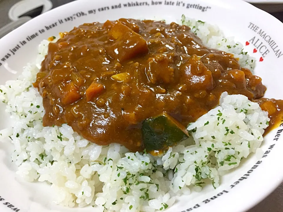 お昼は パパッとキーマカレー🍴  トマトにカボチャ、玉ねぎ、人参…お野菜もニンニクもたっぷり( ´ ▽ ` )ﾉ|Hiroko Suzukiさん