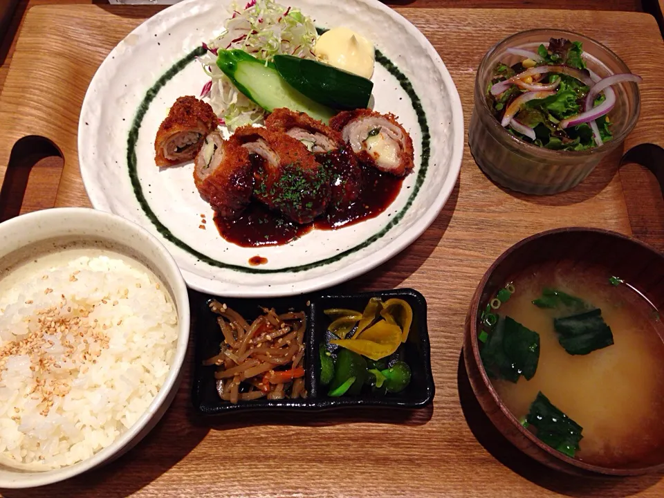 日替り定食・豚と大葉のロールあげ|こいちさん