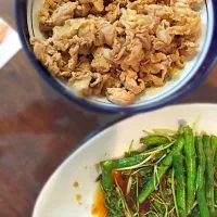 Snapdishの料理写真:豚丼の頭と、インゲンと水菜の炒め物|toshiさん