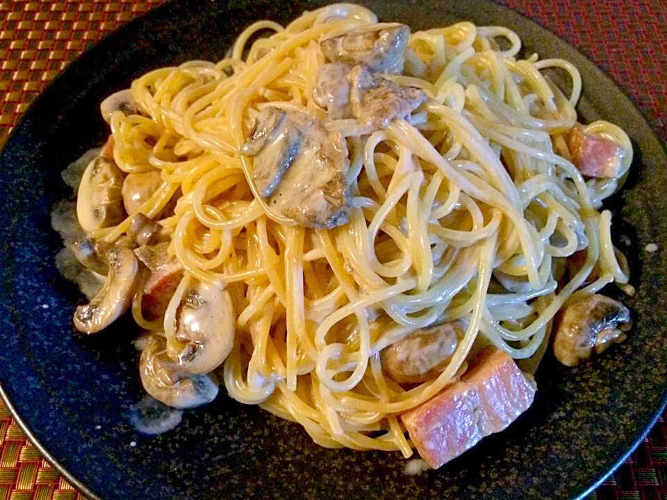 Snapdishの料理写真:Mushroom&porcini mushroom cream pasta🍄ﾏｯｼｭﾙｰﾑとﾎﾟﾙﾁｰﾆ茸のｸﾘｰﾑﾊﾟｽﾀ by chef hubby|🌈Ami🍻さん