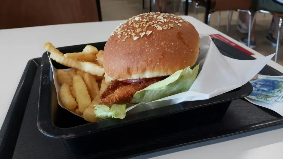 fish burger and fries|Mohammad Assad Arshadさん