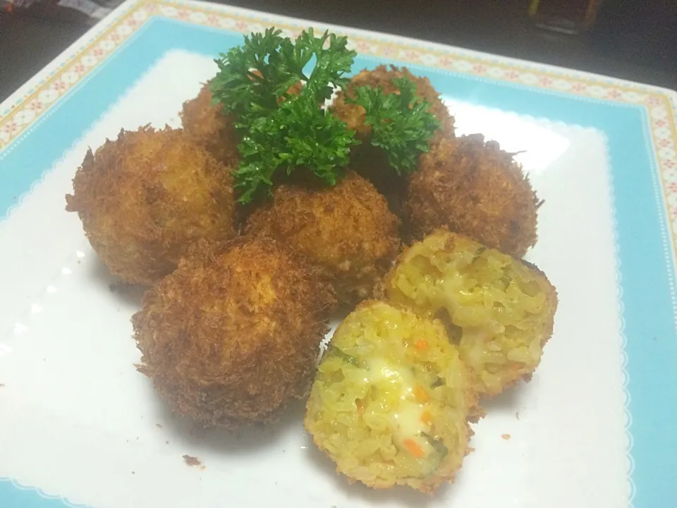 とろ〜りチーズinのカレーライスコロッケ|ままごろうさん