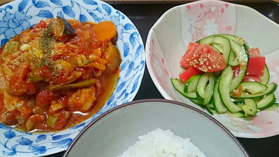 ・鶏肉と夏野菜のトマト煮込み
・サラダ|ようかんさん