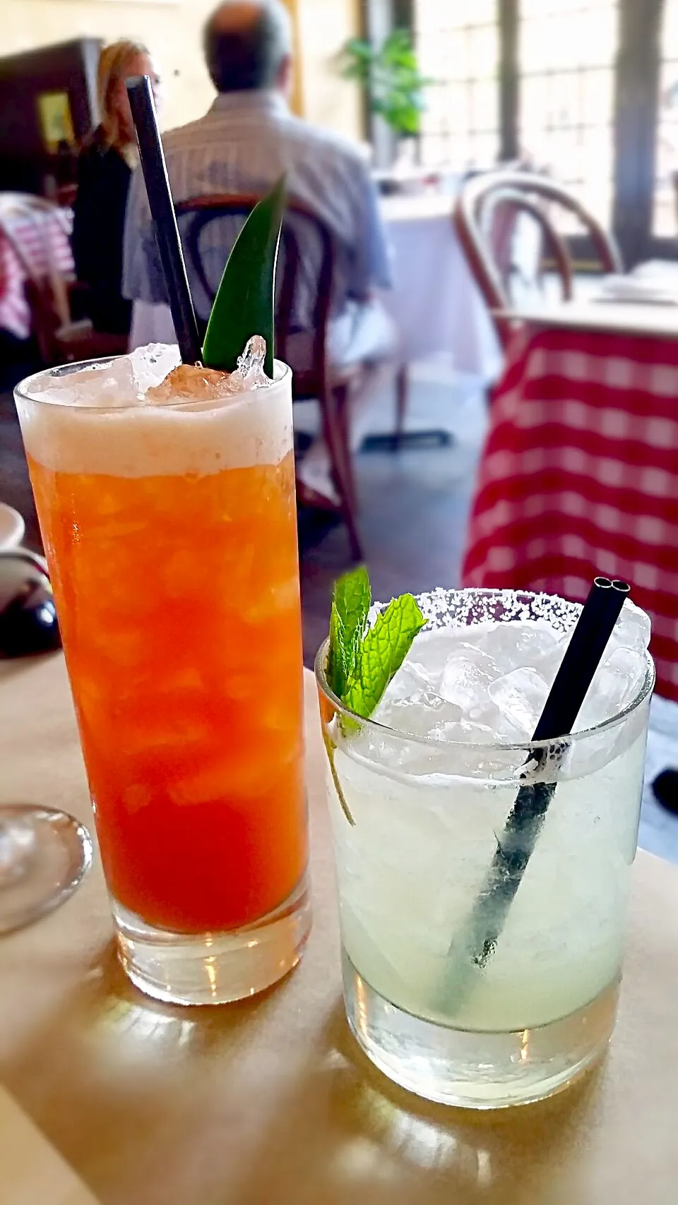 Last night's cocktails, Melon Faris (made of fresh honeydew melon and mint) and Hummingbird  (pinapple) at Brasserie by niche in St. Louis, MO, USA.|Jihollandさん