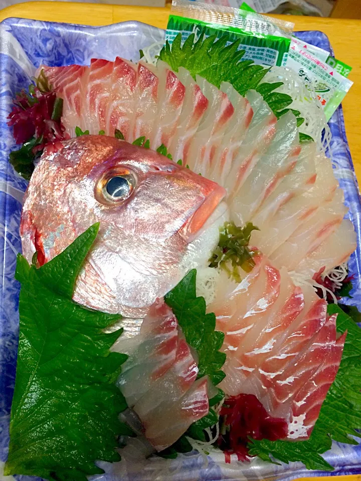 Snapdishの料理写真:tai sashimi|gachiyunaoさん