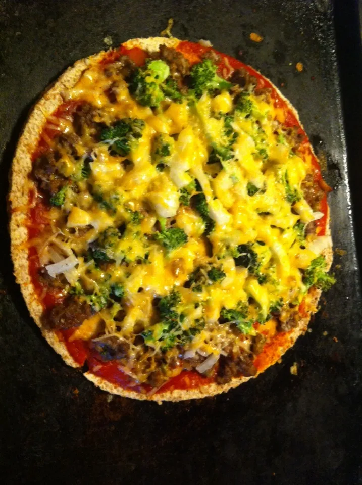 Home-Made Beef and Veggie Tortilla style Pizza|LaVonneさん