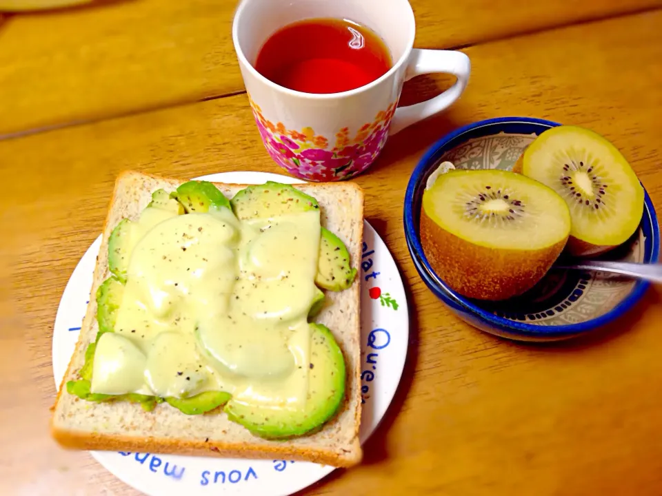 朝ごはん〜アボカドトースト⭐️|くりちさん