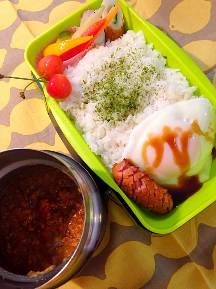 Snapdishの料理写真:2015.6.15 中3男子キーマカレー&りんちゃんカットソー弁当😋|mari-pさん