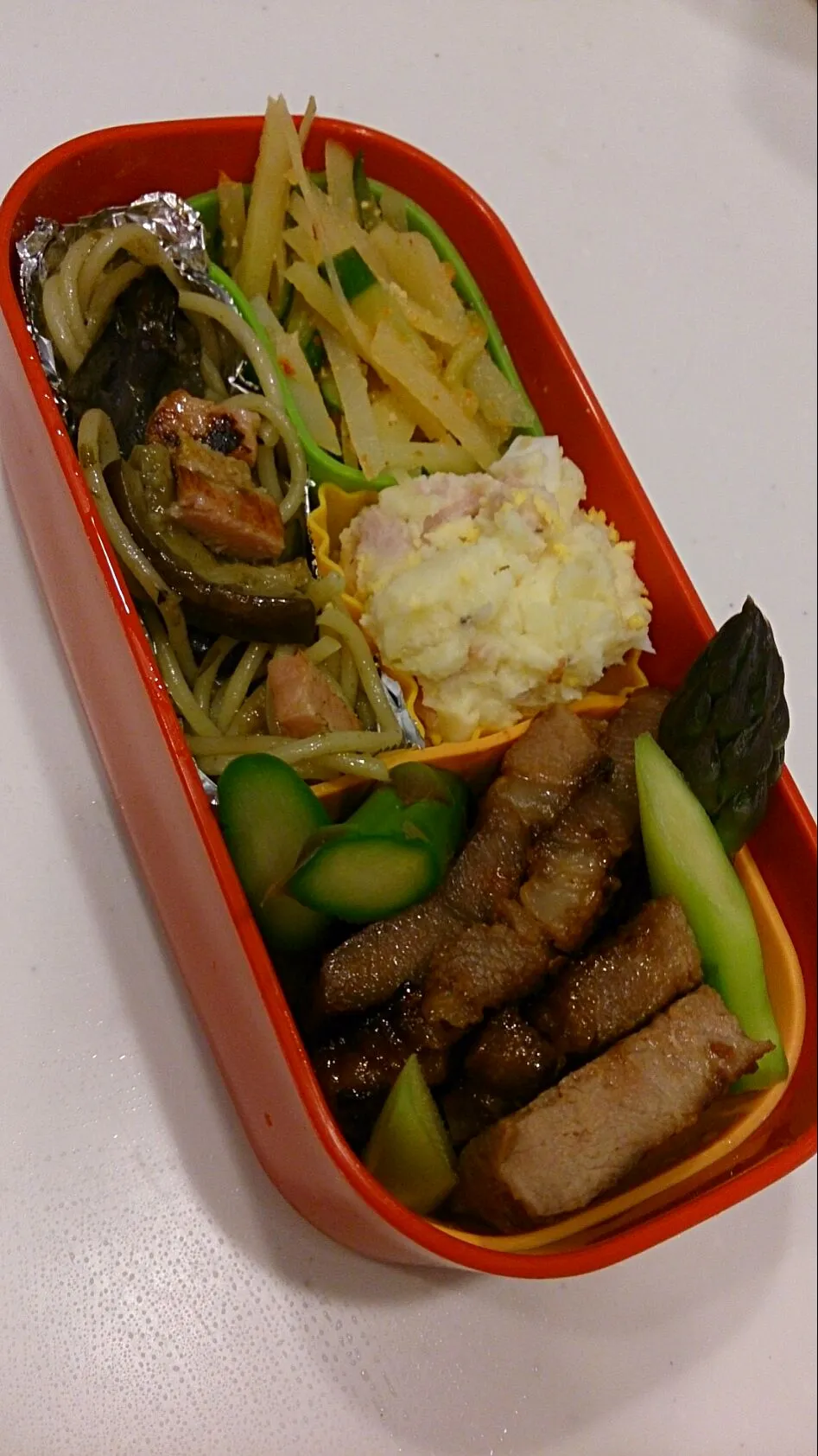 今日のお弁当

豚味噌づけ焼き・アスパラガス・じゃがいもナムル・ポテトサラダ・茄子のバジルパスタ|ゆかさん