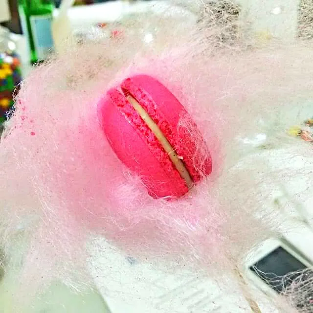 The fairy, fairy floss with a hidden macaron! Hellooooo!|CHUENCHAIさん