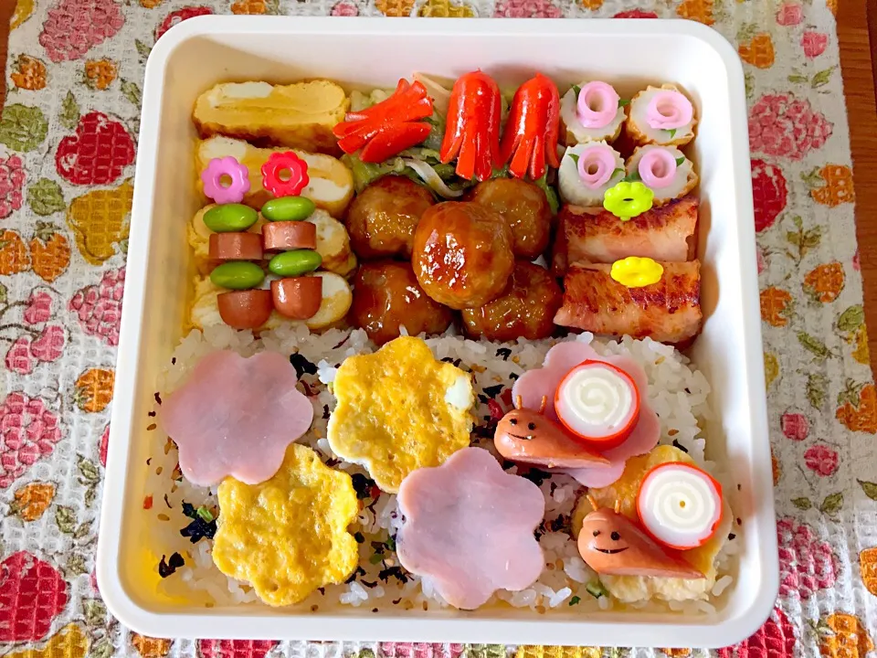 お弁当.n_n.175  ウィニーとチーカマでかたつむり٩(๑❛ᴗ❛๑)۶🌼|nacchan♪さん