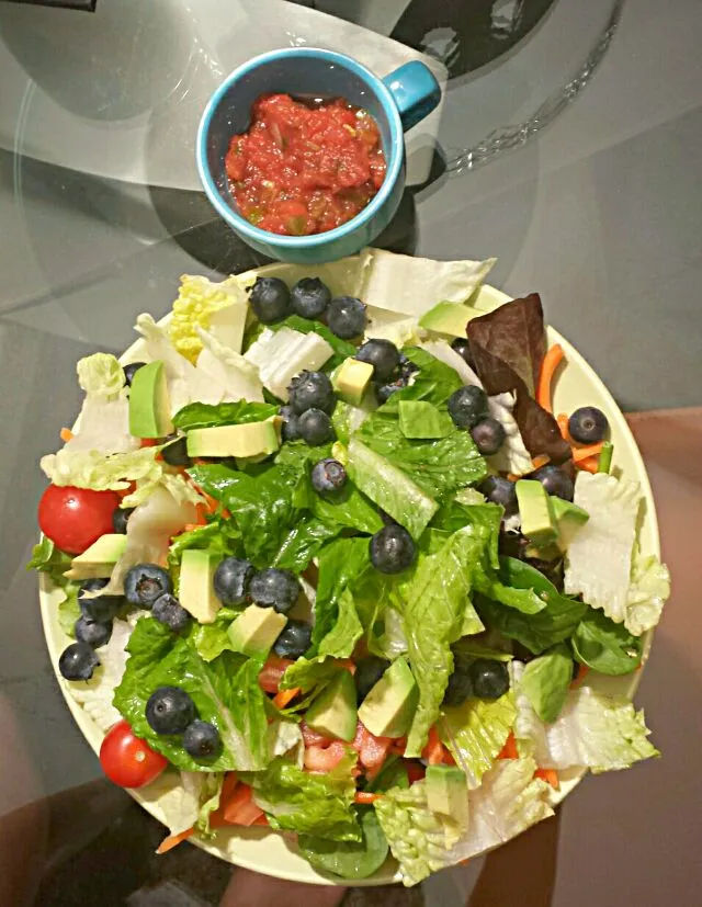 Avocado Salsa Salad #salsa #salad #blueberries|Roxxi Liさん