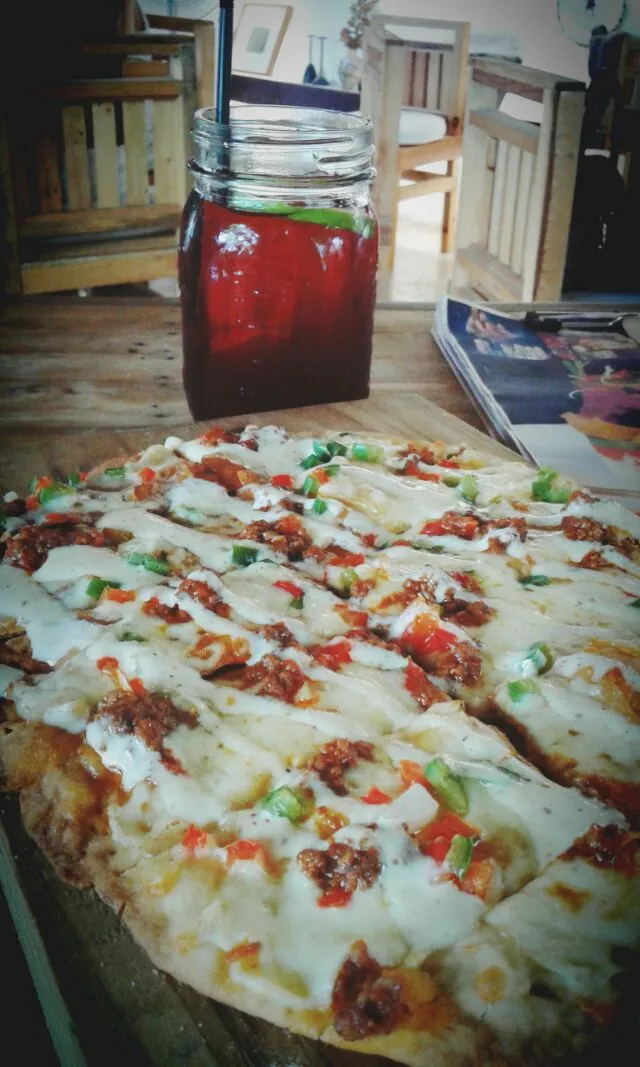 Mexican Pizza and Raspberry Tea|claire danesさん