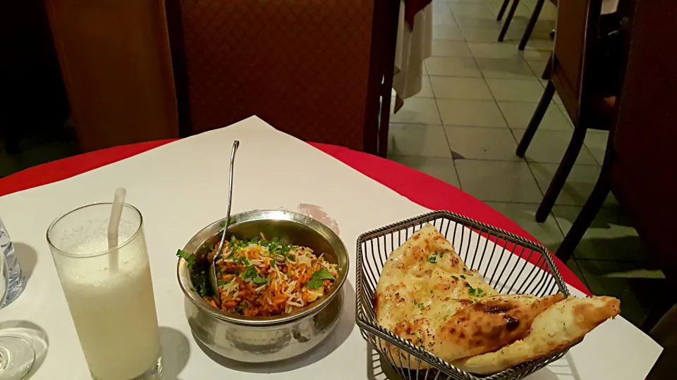 chicken biryani.. garlic naan and yogurt lassi|Mohammad Assad Arshadさん